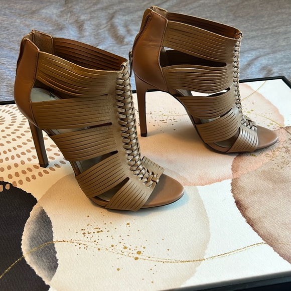 BCBGeneration tan heels - Picture 1 of 8